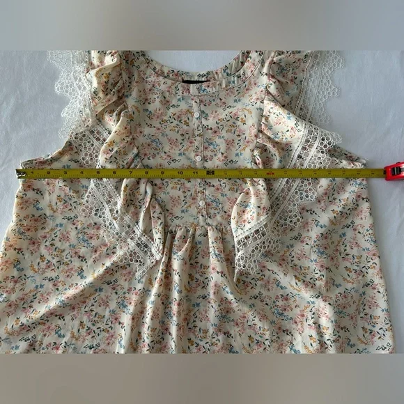 WEEK & Floral Lace Trim Women's Top - Picture 5 of 8